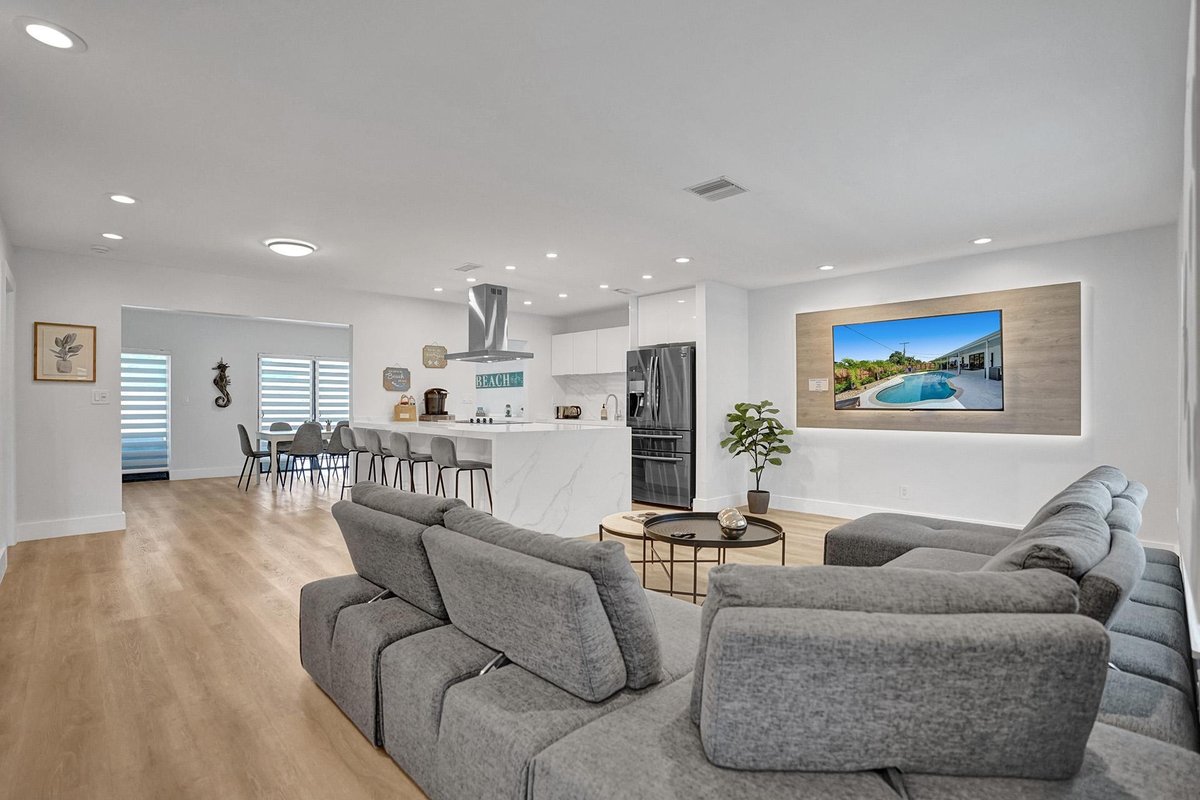 Luxury+ Fun | Heated POOL | Games | 15 min to FLL