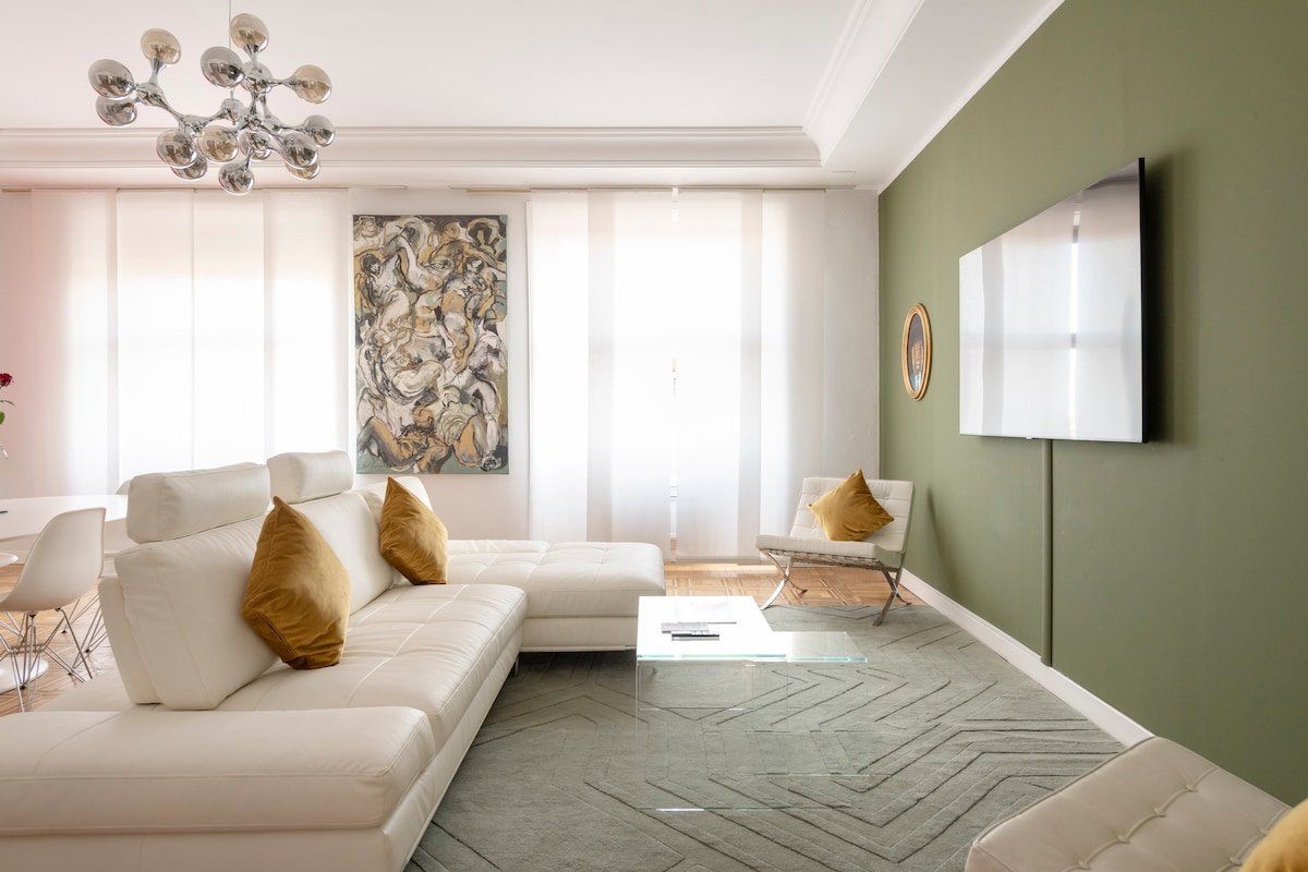 Amazing – 3 Bedrooms Apartment – Duomo Center gallery image 4
