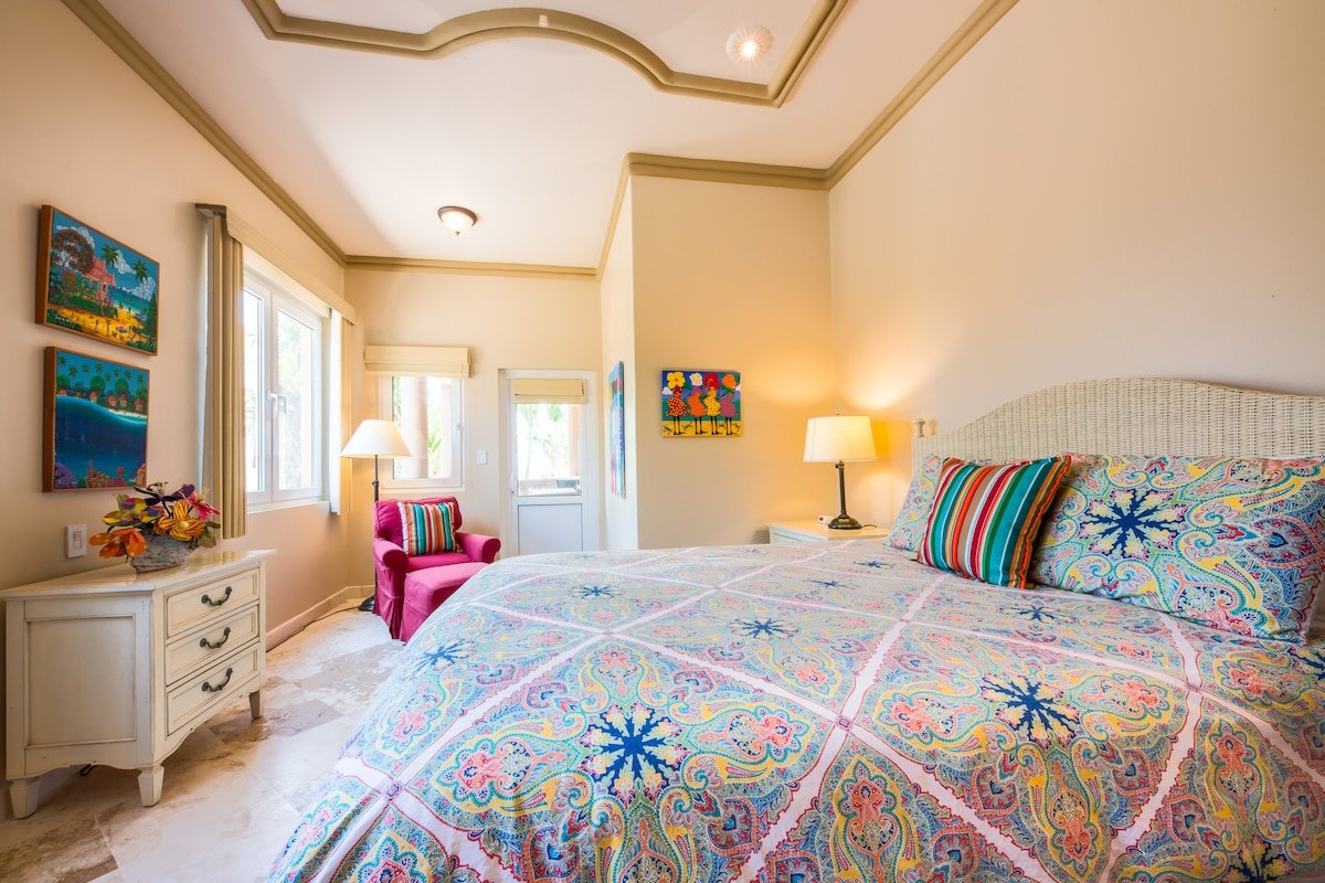 Brushstrokes Villa gallery image 4