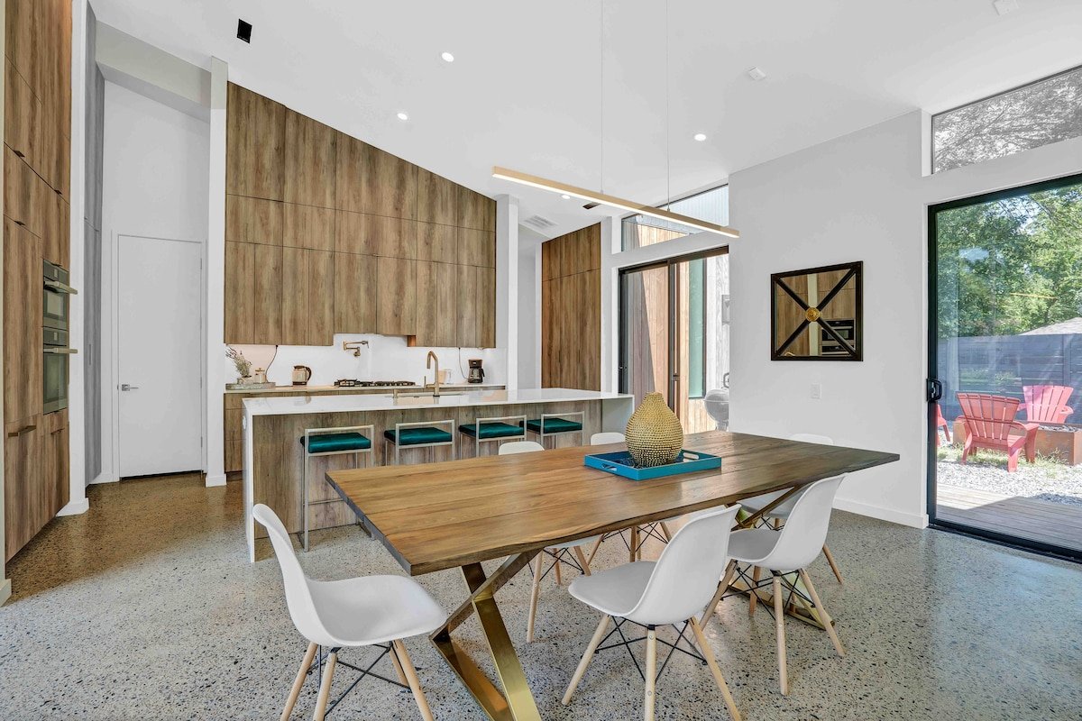 Modern Luxurious Midway Hollow | Driem House gallery image 5