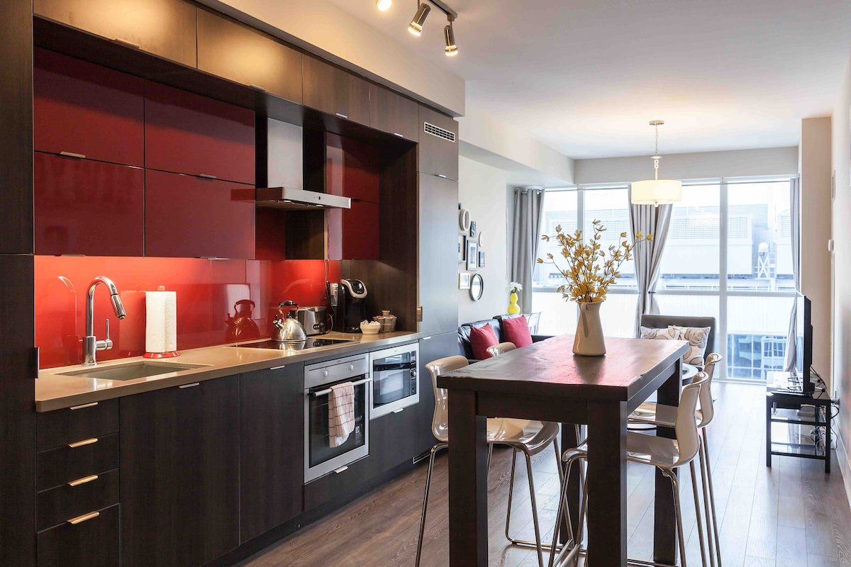 5 Star Location-CN Tower View-Parking gallery image 2