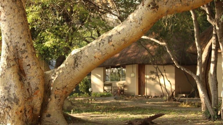 Island Safari Lodge Heritage Chalet