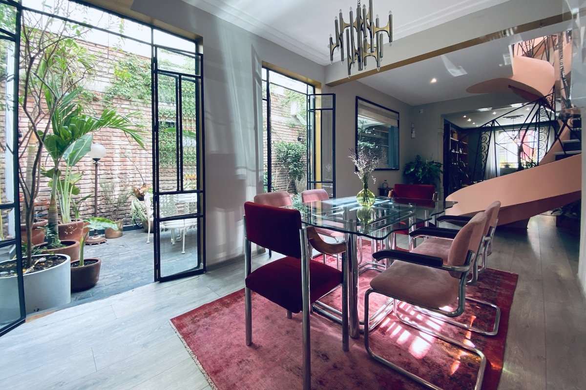 Wake up in an Art Gallery / Luxury Vacation Home gallery image 4