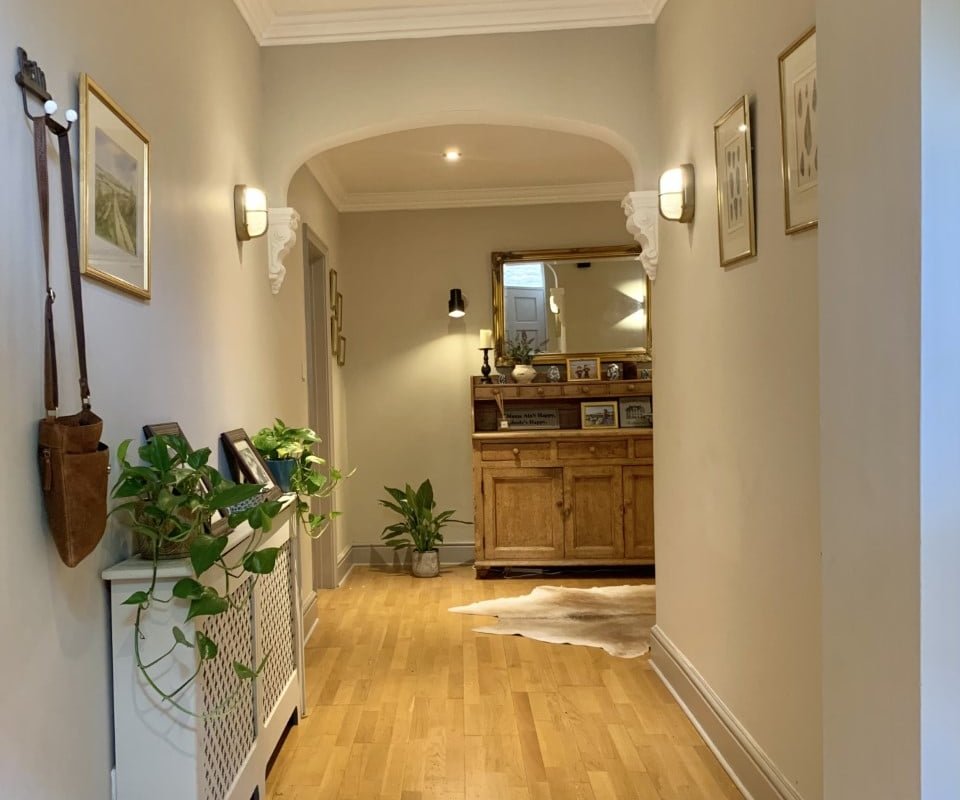 Beautiful 2 bedroom Garden flat with own parking gallery image 2