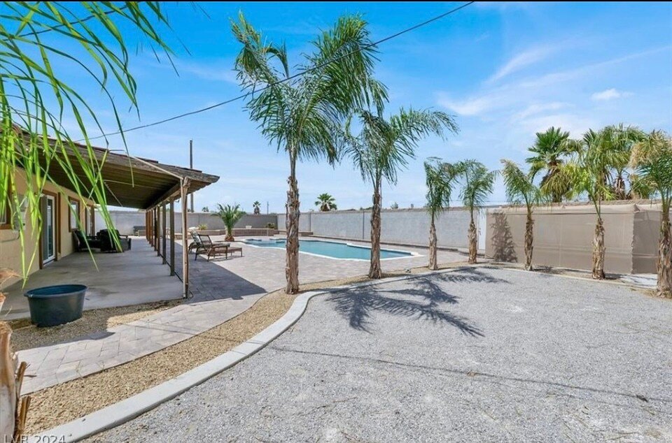 Vegas Staycation Pool+Hot Tub | BBQ | Strip Close gallery image 3