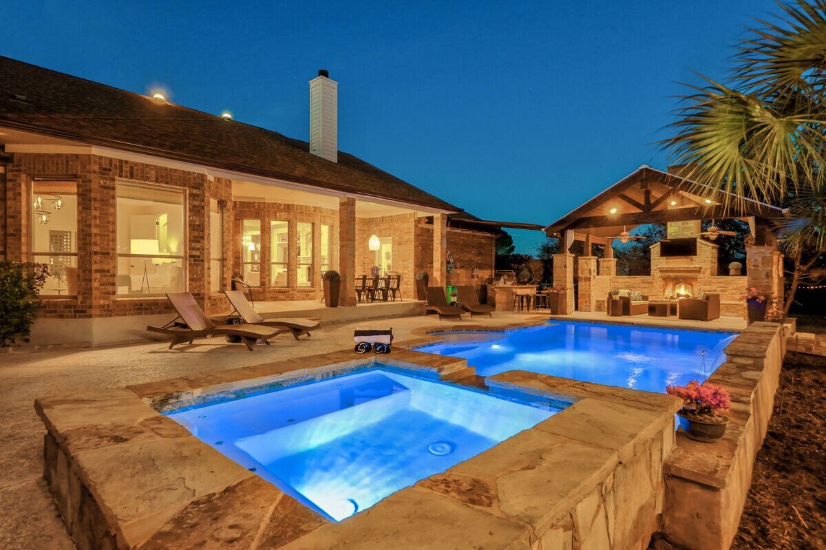 Pool | Hot Tub | Pool Table | Basktball | Fire Pit gallery image 2