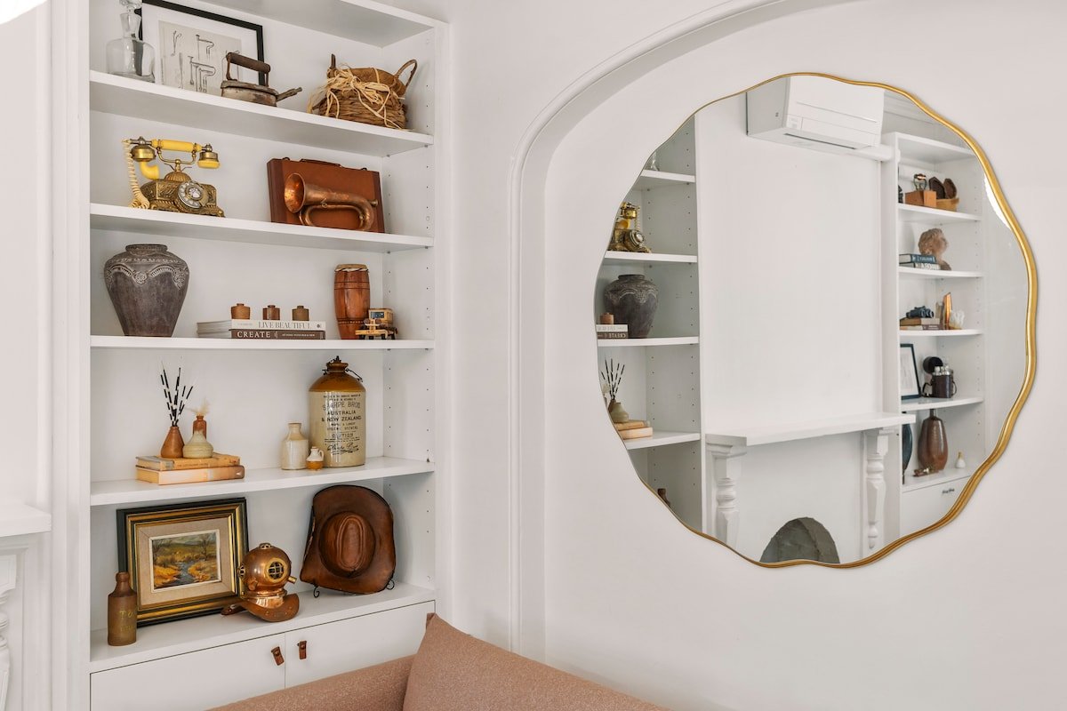 Darlo Dazzler – modern, light, comfy w AC + Deck gallery image 2