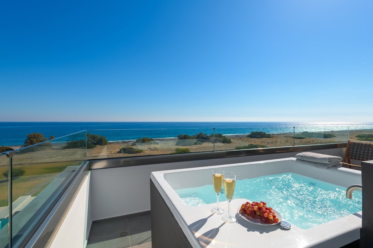 Great Albatross Beach Front Villa gallery image 4