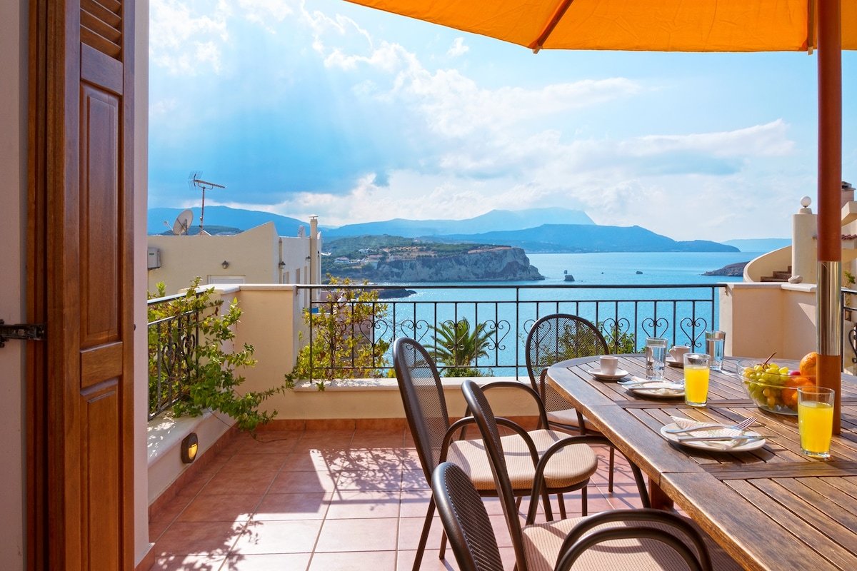 Traditional villa with outstanding sea view gallery image 2