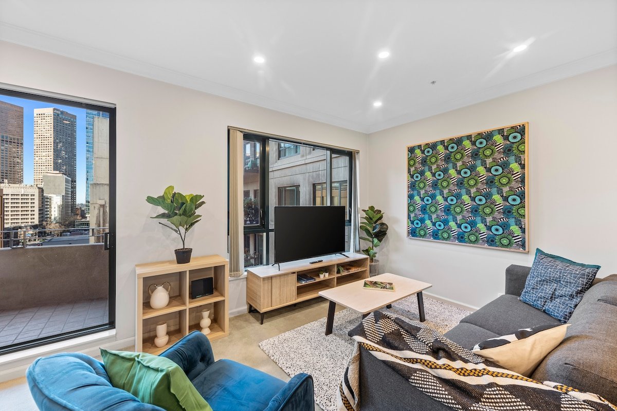 Spacious, Elegant Jewel! 2 Bedrooms, 3 Queen beds gallery image 3