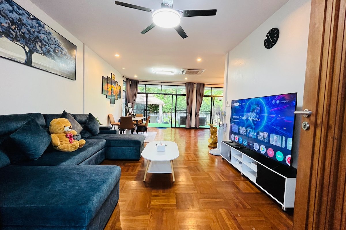 Happy house Bangkok city RCA gallery image 4