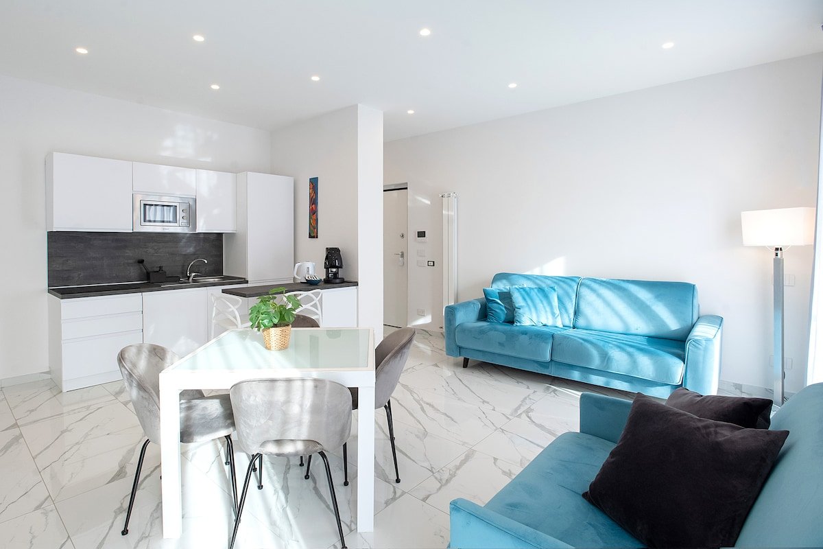 Elegant apartment on the Naples seafront gallery image 4