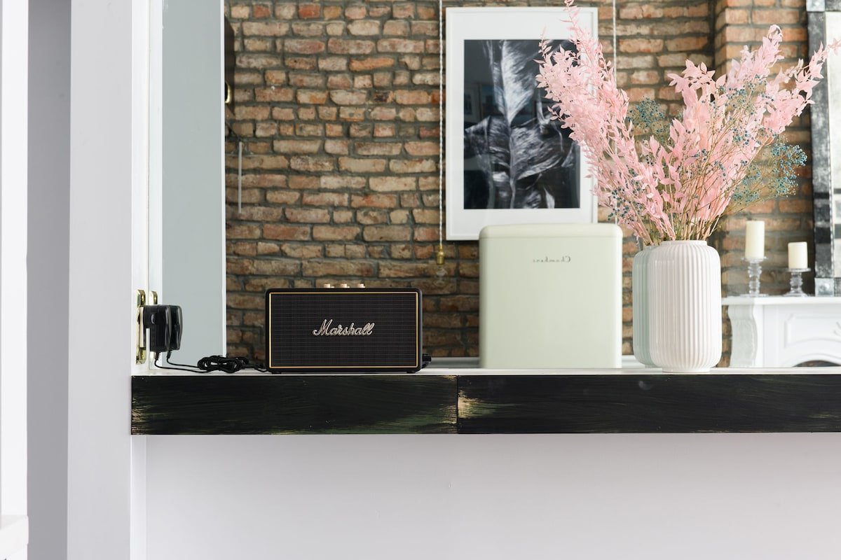 Stunning design Townhouse, landscaped garden, 2BR gallery image 5