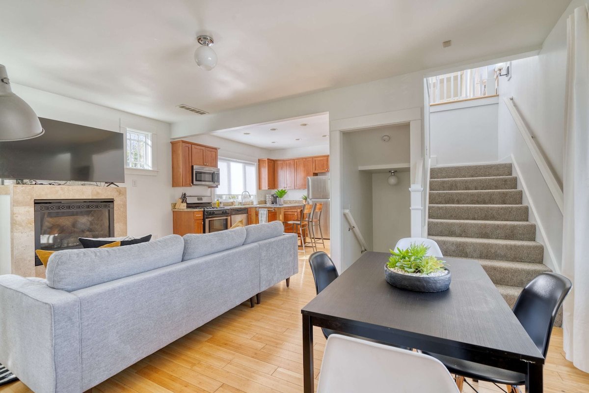 Casa Solarium – Local Eateries, Parks & Espresso gallery image 5