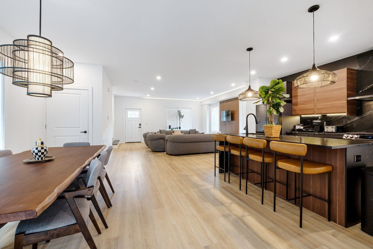 Amazing – Hot Tub, Private Garage, Tesla Charger gallery image 3