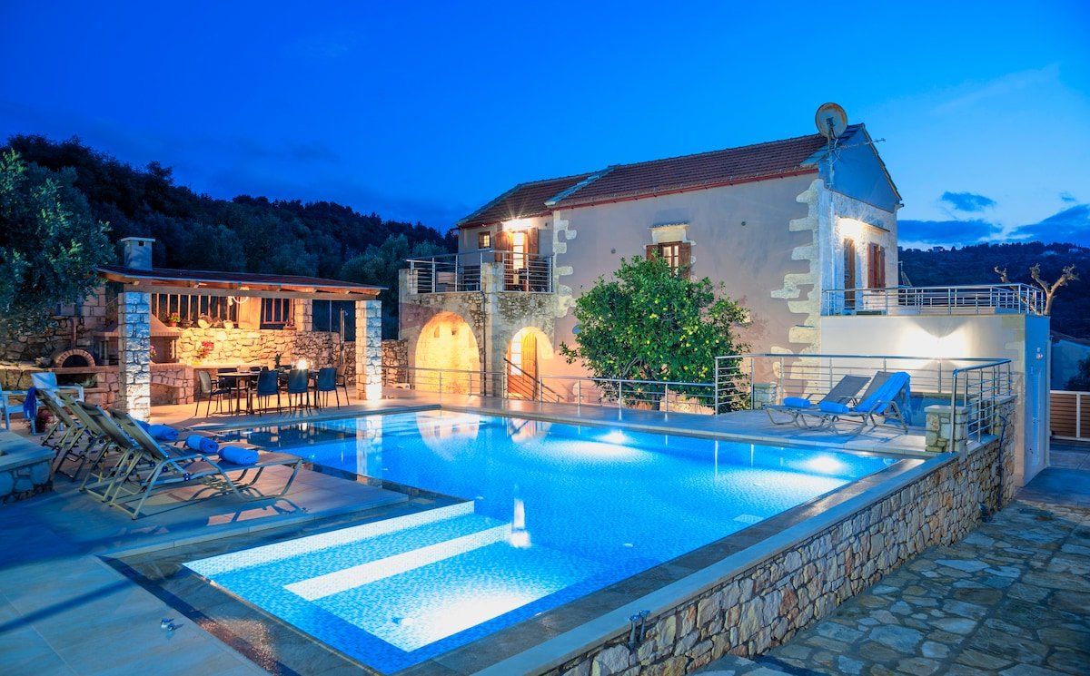 Cretan Lux Villa Heated Pool gallery image 2