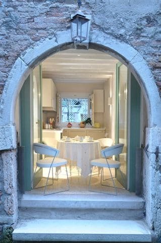 Charming central apartment with garden gallery image 5