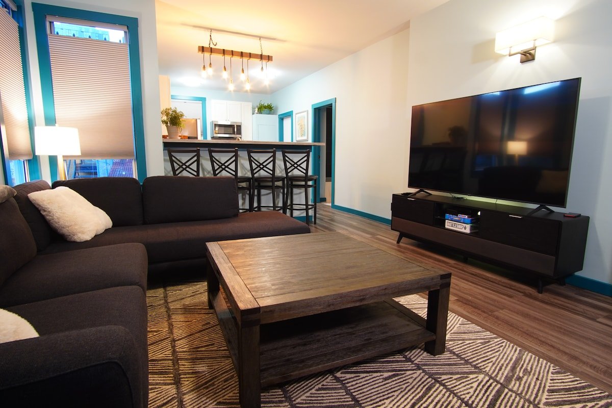 Spacious & Unique SOMA Three Bedroom Apartment gallery image 2