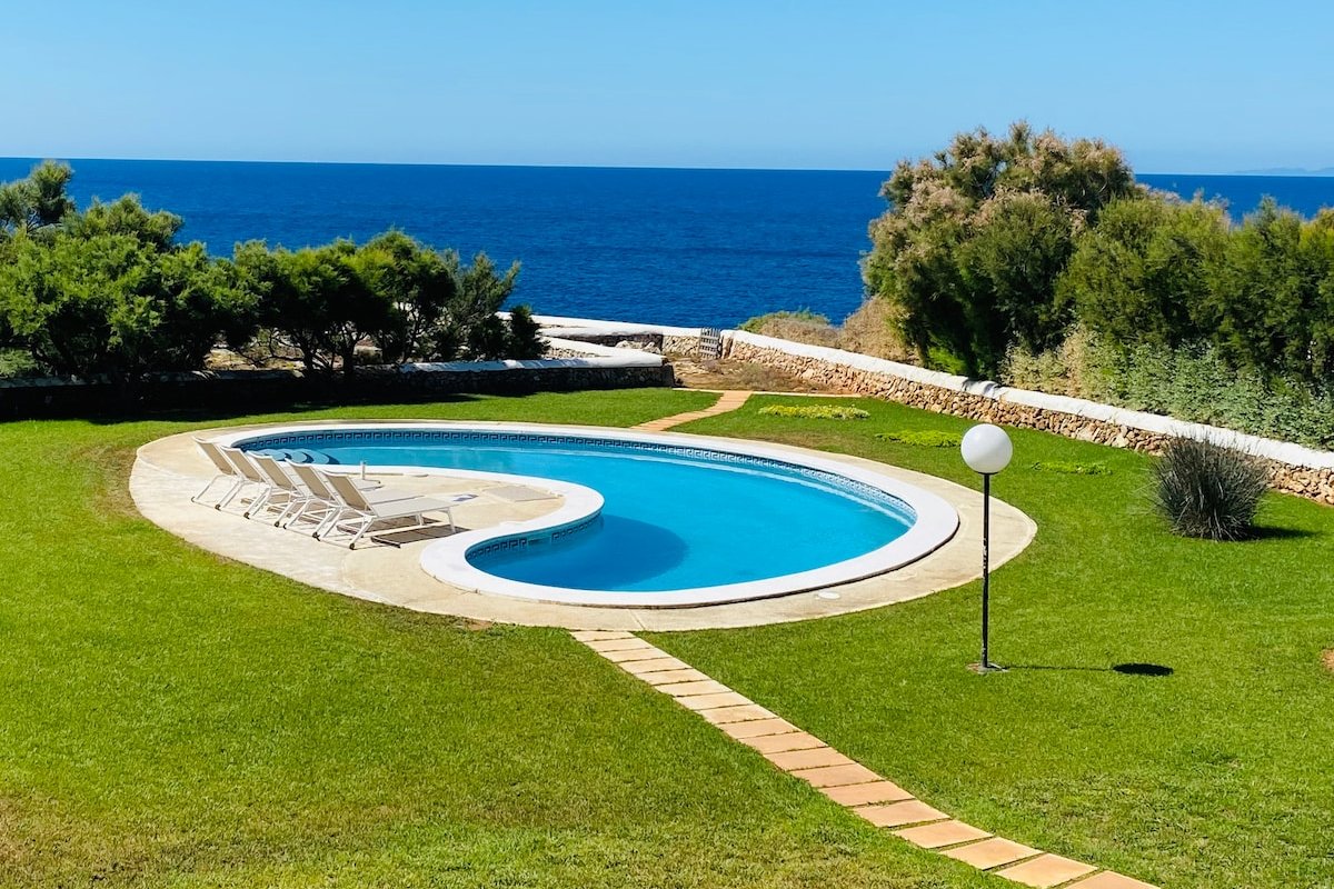 Beautiful 4 bedrooms house stunning sea view gallery image 3