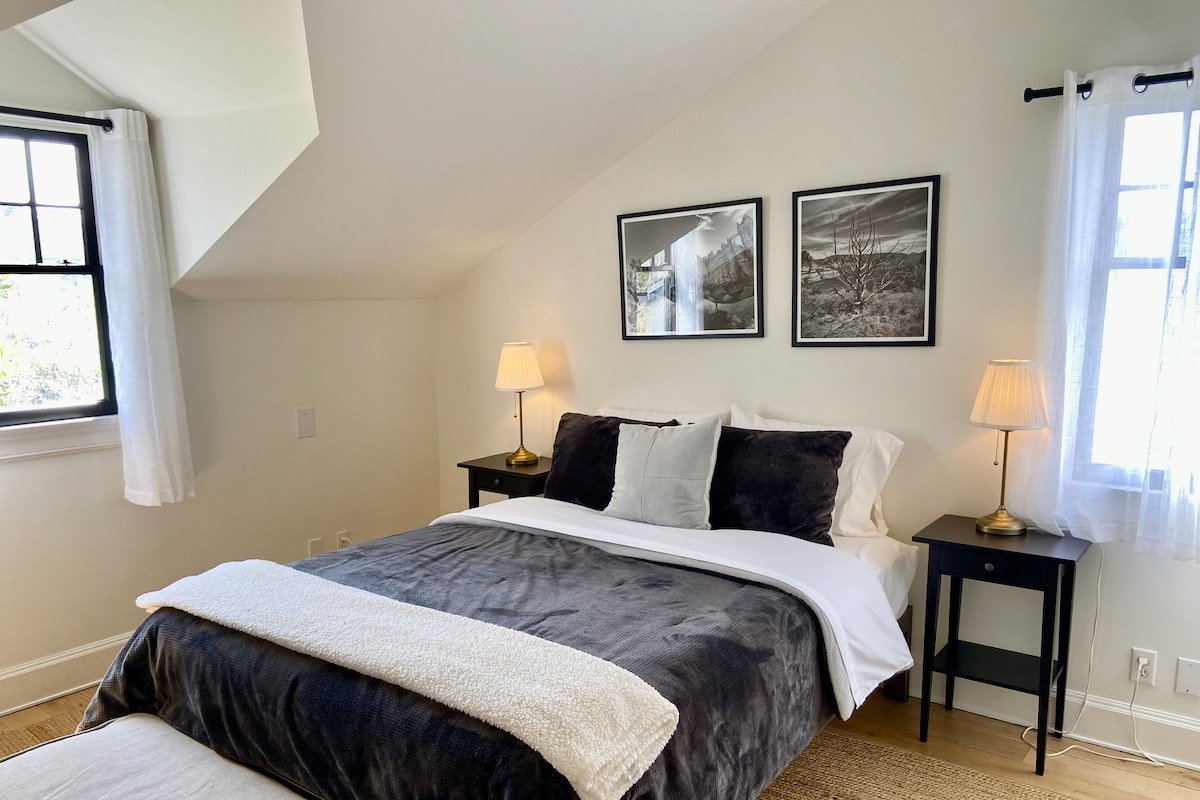 Venice Beach Indoor-Outdoor Oasis in Walk Street District gallery image 3