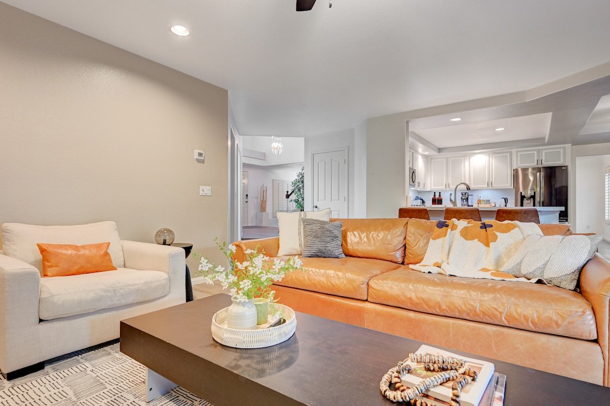 Gorgeous 6BR w/King beds, Pool & Spa, Games gallery image 5