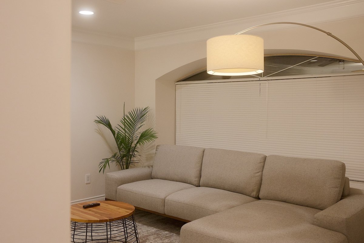 Home Base Van West – 5BR w/ long-term Deals gallery image 3