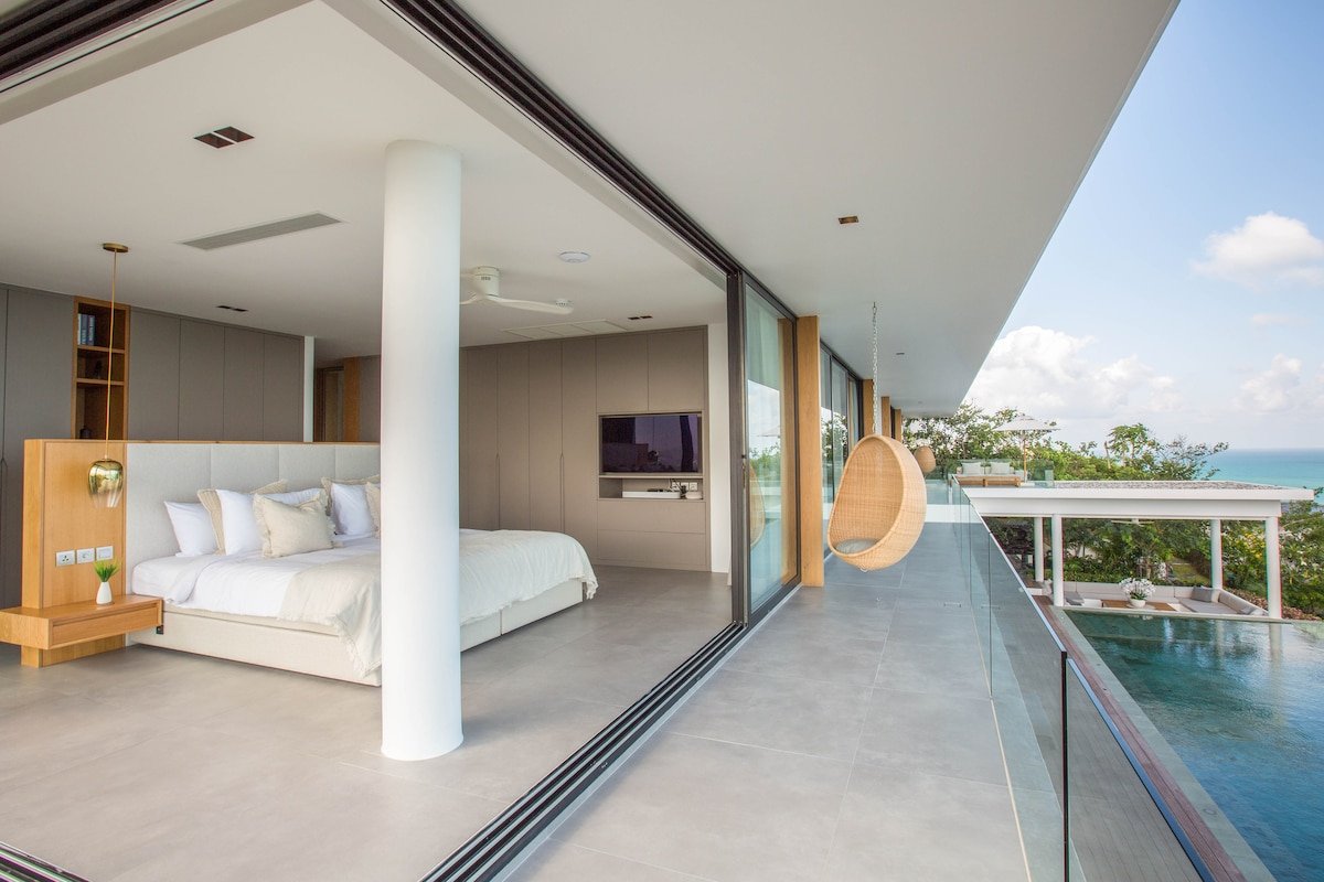 Emerald, World-class sea views, gym, cinema, chef gallery image 2