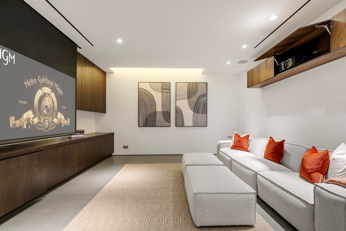 Paddington Luxury 3-Bed Mews, Private Cinema & Gym