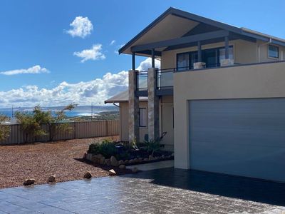 AMAZING views at The Lookout FREE WIFI & NETFLIX