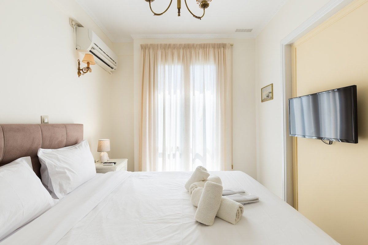 ACRO&POLIS “THE TEMPLE” Apt in the Heart of Athens gallery image 3