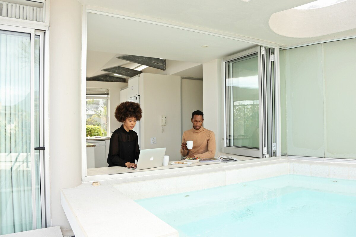 Lions View/ by beach/pool/patio/view/battery power gallery image 3