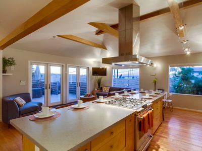 Hidden Beach Oasis, 2 Blks to Sand, A/C, Pets Ok!