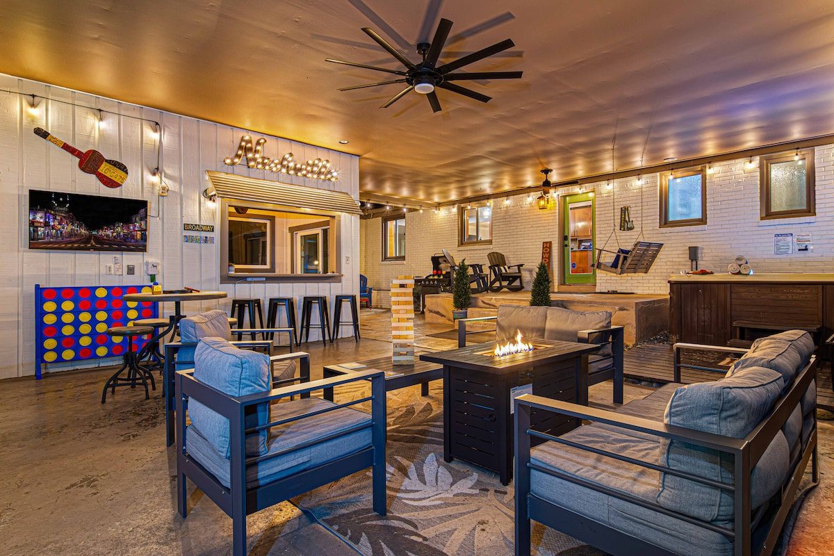 Outdoor Oasis – Hot Tub, 2 firepits, Bar, Music gallery image 2