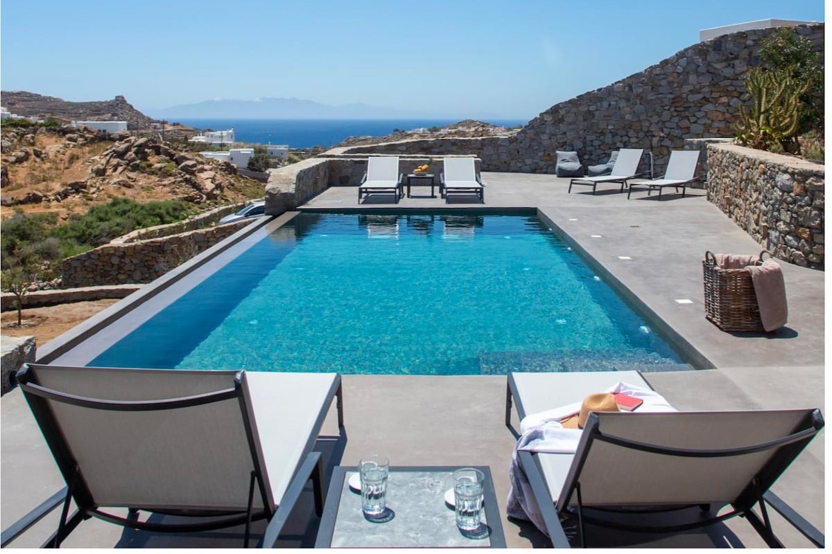 Private Villa Verdigris, Infinity Pool Sea Views. gallery image 2