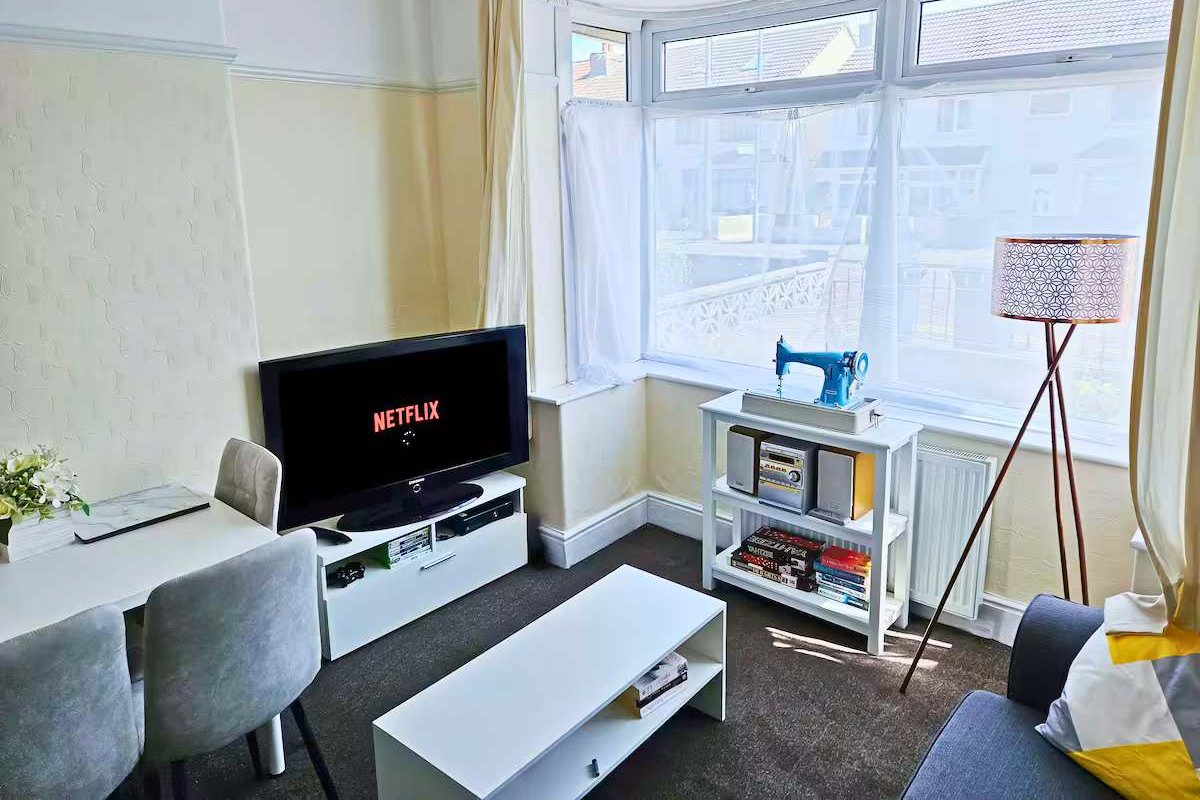 4-Bed Fast WiFi, Self Check-In, Parking nr UWE gallery image 2