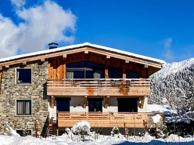 Spacious chalet + clean & breakfast services daily