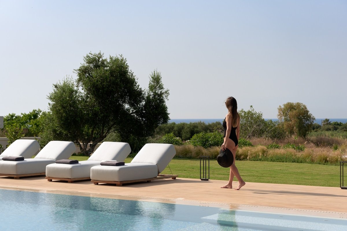 Aesthea Villa, 2Pools, Spa & Close to the beach gallery image 2