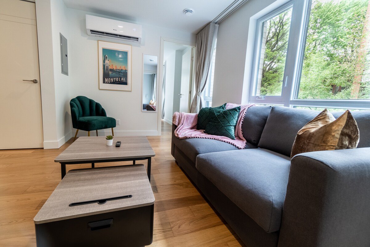 Contemporary 2BR Montreal Loft | Walk-to-Old Port gallery image 5