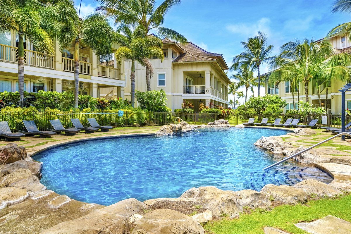 3BR/3BA Villa, Central A/C, 5 Minute Walk To Beach