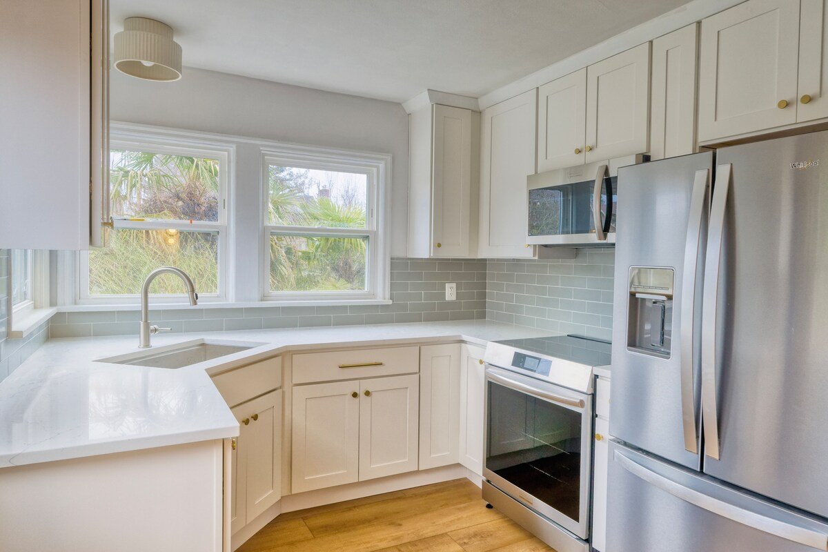 Two Palms: Spacious, central, remodeled 5bd beauty gallery image 4