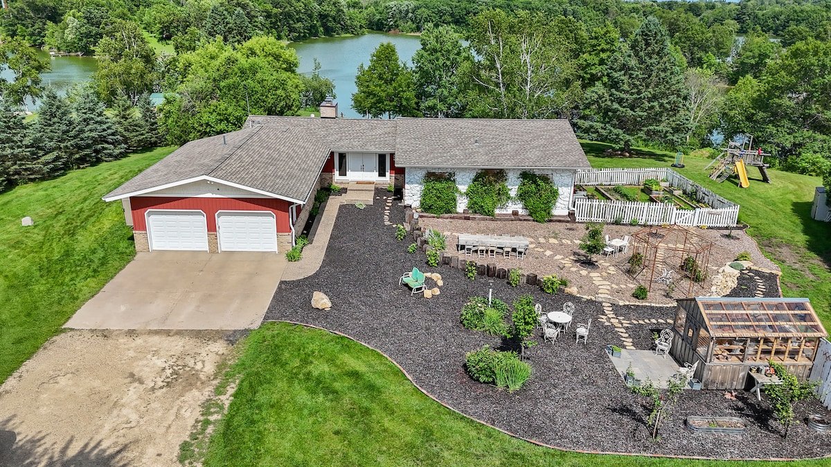 Pine Lake House gallery image 2