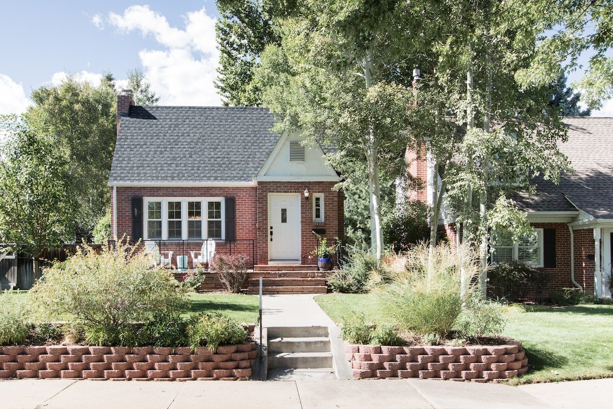 Re-Imagined Brick Bungalow In Charming Bonnie Brae gallery image 3