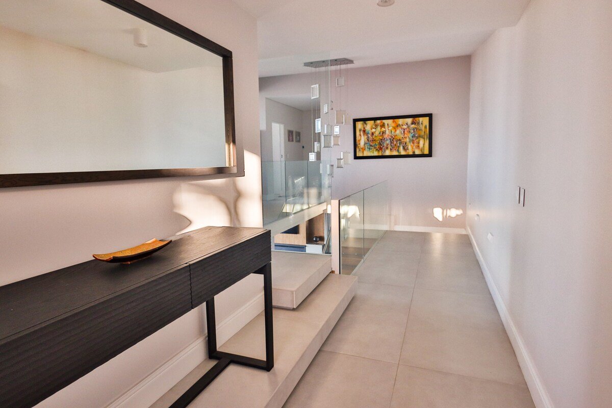 Spectacular, perfectly located 5bedroom city villa gallery image 4