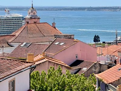 Luxury Alfama Riverview apartment with Terrace