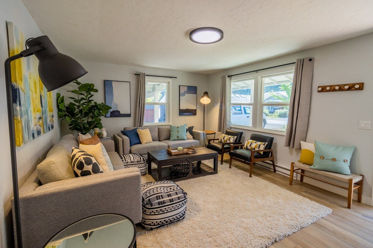 Family + Pet-friendly, sleeps 16 gallery image 3