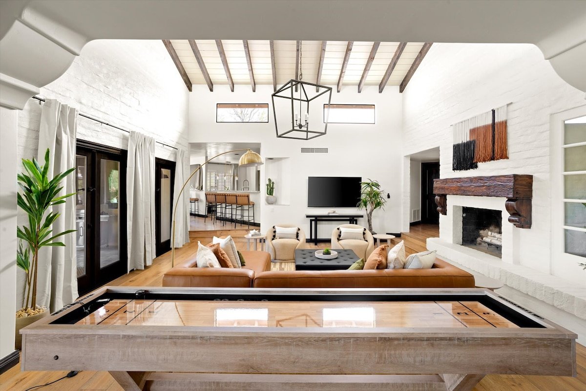 Luxe PV Retreat – Pickleball – Heated Pool – Sauna gallery image 3