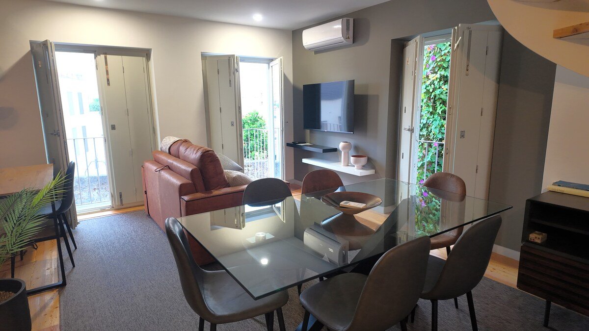 Exquisite duplex balconies and incredible views gallery image 4