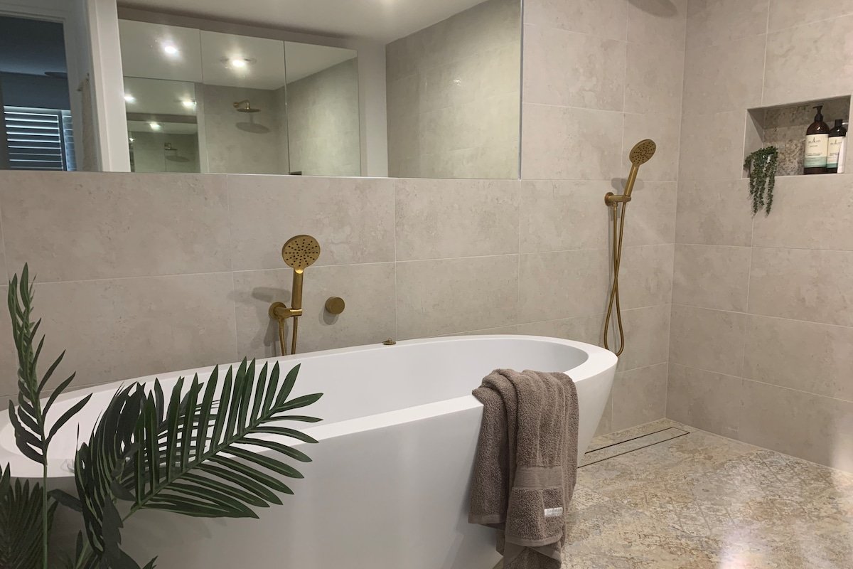 Sea Serenity 2 Luxury Beachfront Retreat gallery image 2