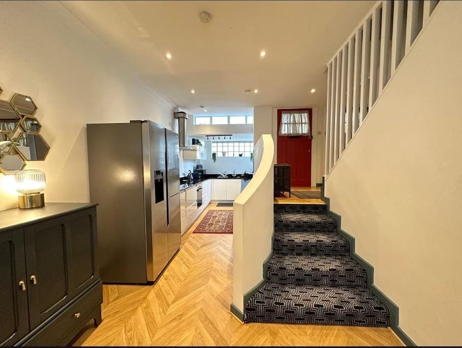 House-4 Ensuite Bedrooms with AC, Notting Hill. W2 gallery image 4