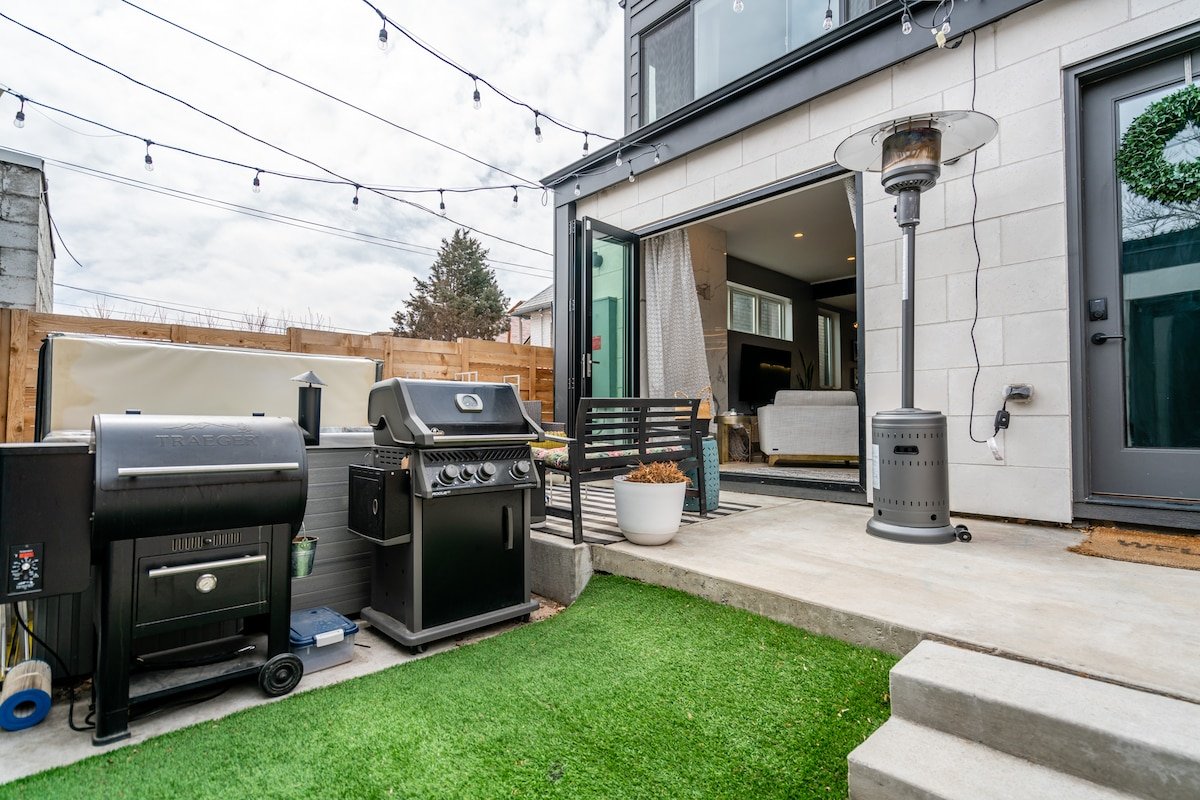LoHi Home: Hot Tub, Rooftop & Skyline Views gallery image 5